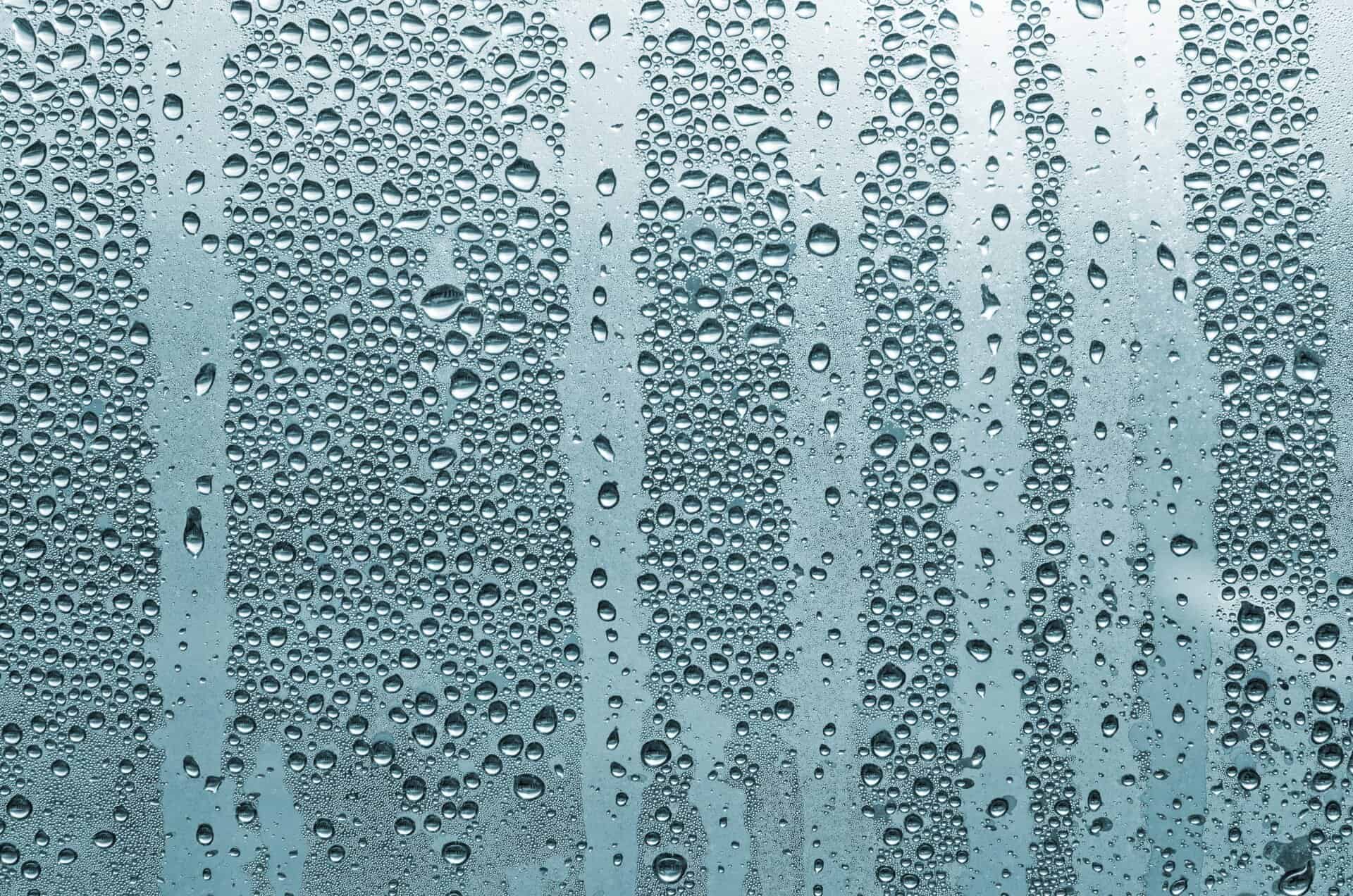 Gouttes de pluie sur une vitre